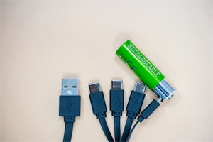 通常、No.5 充電式バッテリーの充電にはどのくらい時間がかかりますか?