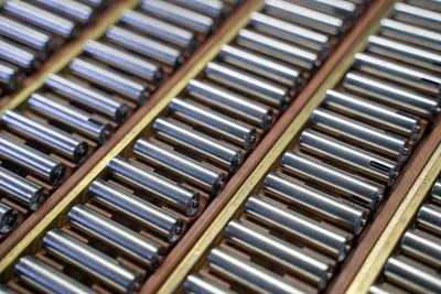 長期間使用しない場合、リチウムイオン電池をどのように保管すればよいですか?